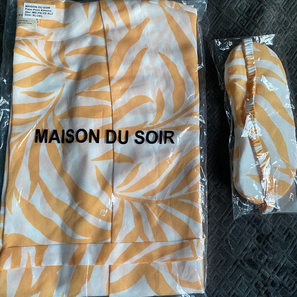 Maison Du Soir Magnolia Luxe Robe - image 3